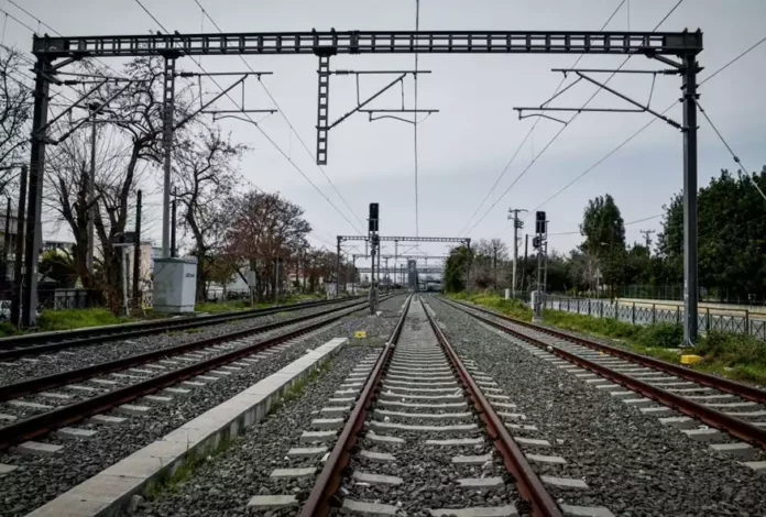 Μηχανοδηγοί: Διαρκής υποβάθμιση σιδηροδρομικών ατυχημάτων – Στο 26% του άξονα Αθήνα – Θεσσαλονίκη η τηλεδιοίκηση