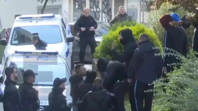 Ιωάννινα: Μεγάλη ένταση στην προσαγωγή των συλληφθέντων για τη συμπλοκή