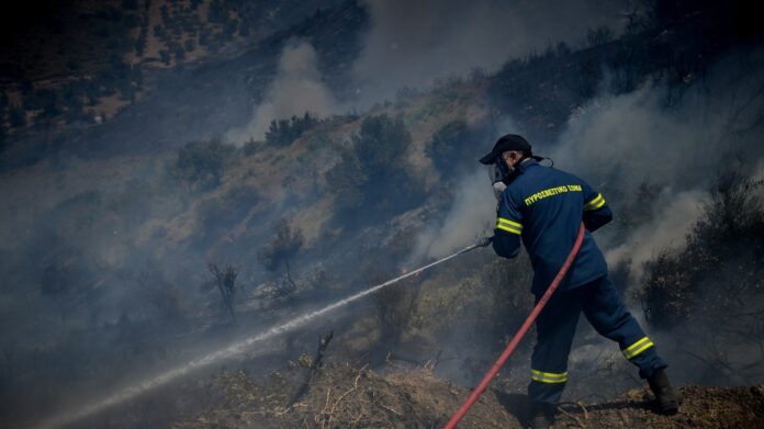 Κρήτη: Πυρκαγιά στα Κεραμειά Χανίων – Φόβοι για εξάπλωση λόγω ισχυρών ανέμων