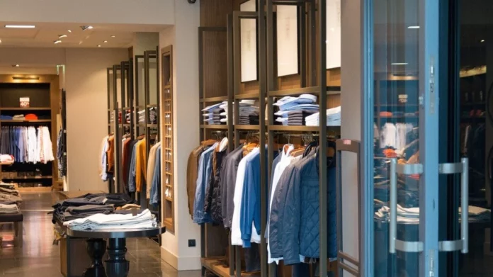 Ηράκλειο: Τριάδα νεαρών κοριτσιών έκλεβε συστηματικά ρούχα από καταστήματα