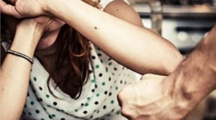 Βελεστίνο: Παραμόρφωσε από το ξύλο την κόρη του γιατί ασπάστηκε τον Ισλαμισμό