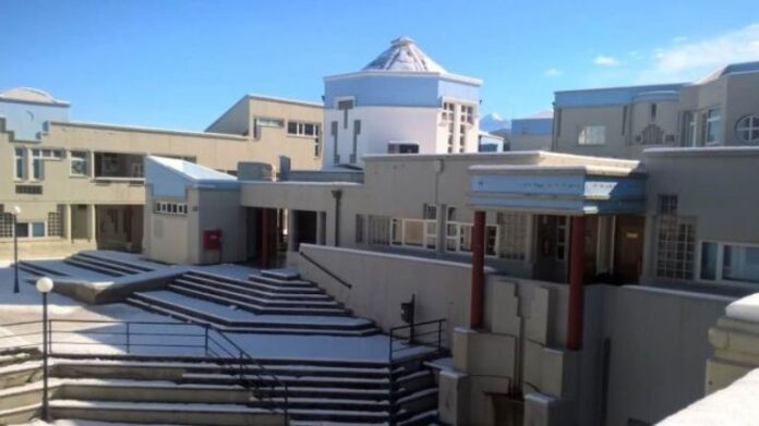 Άγνωστοι έκλεψαν χρήματα, υπολογιστές και αυτόματους πωλητές από το Πανεπιστήμιο Ρεθύμνου