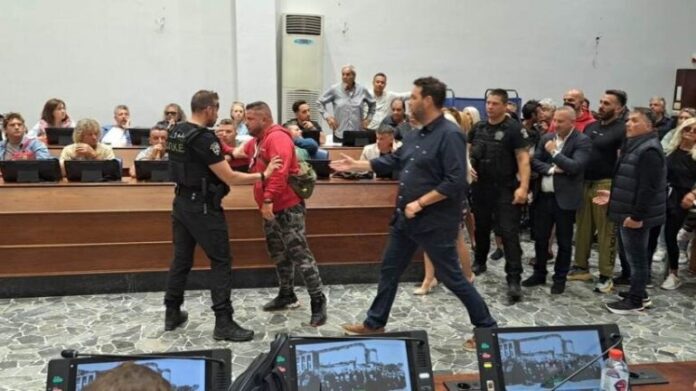 Ρόδος: Μεγάλη ένταση στον διαγωνισμό για τις παραλίες – Παρενέβη η αστυνομία