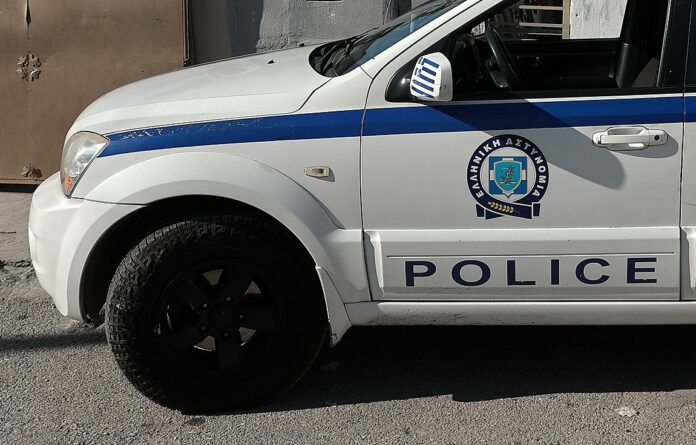 Θεσσαλονίκη: Μήνυση σε βάρος άνδρα που εμφανίζεται σε βίντεο να κακοποιεί σκύλο