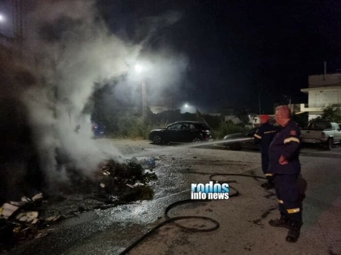 Ρόδος: Δημοτικός υπάλληλος ο συλληφθείς που έβαλε φωτιά σε 35 κάδους και δυο Ι.Χ.