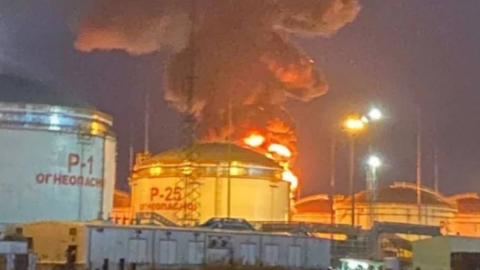 Ρωσία: Εγκατάσταση αποθήκευσης καυσίμων στις φλόγες στην Κρασνοντάρ – (VIDEO)