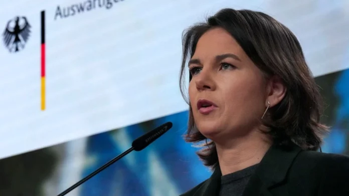 Μπέρμποκ: Παίρνουμε «πολύ σοβαρά» την κατηγορία των ΗΠΑ πως η Νότια Αφρική προμήθευσε με όπλα τη Ρωσία