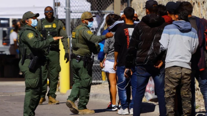 ΗΠΑ: Μειώθηκαν οι διελεύσεις των συνόρων μετά την αλλαγή των κανόνων για τη μετανάστευση