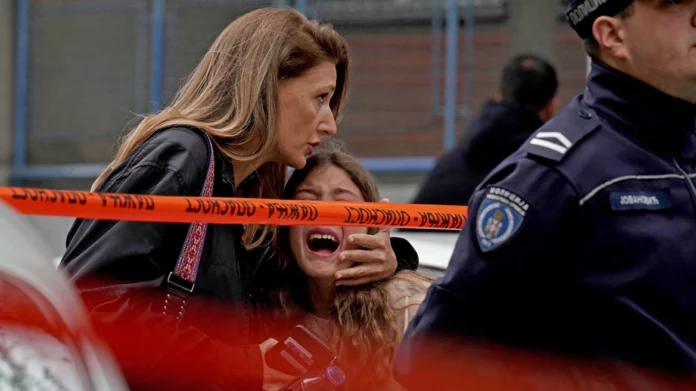 Βελιγράδι: «Ελάτε στο σχολείο, σκότωσα τους φίλους μου» – Ο 14χρονος τηλεφώνησε στην αστυνομία μετά το μακελειό