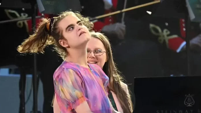 Στέψη βασιλιά Καρόλου: Η 13χρονη τυφλή πιανίστρια που καθήλωσε στη συναυλία-(VIDEO)