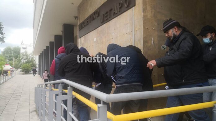 Θεσσαλονίκη: Δίωξη για δύο κακουργήματα στους συλληφθέντες για το κύκλωμα με τα 105 κιλά κοκαΐνης (video)