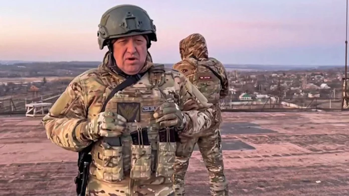 Ουκρανία: Αντιδράσεις μετά τις βρισιές του αρχηγού της Wagner – Η ειρωνεία του Κιέβου και η αμηχανία της Μόσχας