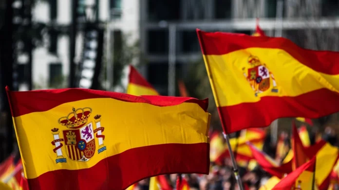 Ισπανία: Συνδικάτα και εργοδότες συμφώνησαν για αυξήσεις μισθών 4% φέτος και 3% το 2024