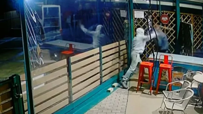 Ζωγράφου: Ελεύθεροι με περιοριστικούς όρους οι πέντε ανήλικοι που συνελήφθησαν στην Πολυτεχνειούπολη