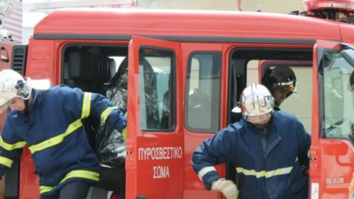 Φωτιά σε δώμα πολυκατοικίας στα Εξάρχεια