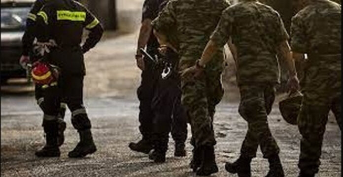 Κυριάκος Μητσοτάκης: Αντί για προσλήψεις, «βάζει» Στρατό και Πυροσβεστική στο κατακερματισμένο ΕΚΑΒ