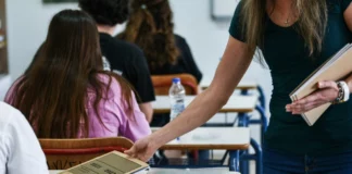 Πανελλαδικές 2023: Εισαγγελική έρευνα για τον διαγωνιζόμενο στη Θεσσαλονίκη που πιάστηκε με «ψείρα» στο αυτί