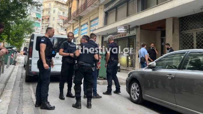 Θεσσαλονίκη: Βρέθηκε νεκρός σε δώμα πολυκατοικίας με τραύμα από μαχαίρι