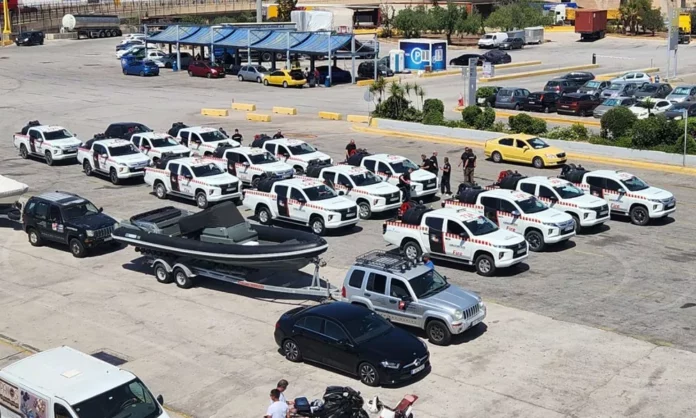 Δεκάδες πυροσβεστικά οχήματα ιδιωτικής εταιρείας μεταφέρονται στη Ρόδο – Ποια είναι η εταιρεία αυτή;
