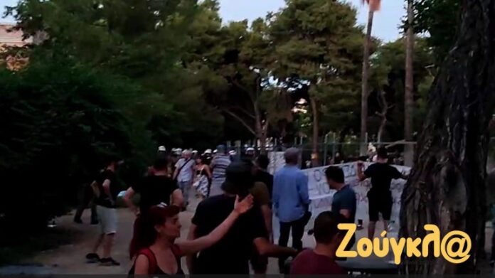 Ένταση μεταξύ διαδηλωτών και ΜΑΤ και στο πάρκο Δρακόπουλου