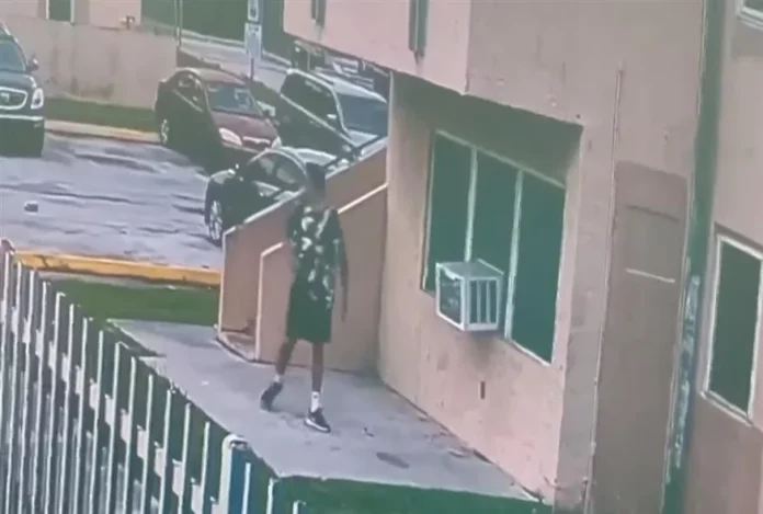 Μαΐάμι: Ανήλικη γλίτωσε από τον παρ'ολίγον απαγωγέα της δαγκώνοντας τον-(VIDEO)