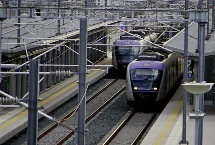 Φωτιά τώρα: Προβλήματα στη σιδηροδρομική κυκλοφορία – Έλλειψη συντονισμού οδηγεί σε «σταμάτα – ξεκίνα» τρένων