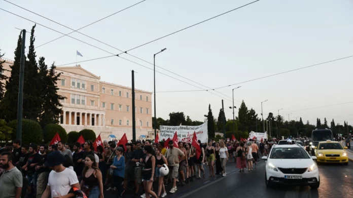 Φωτιές: Συγκέντρωση σωματείων και φορέων στο υπουργείο Κλιματικής Κρίσης και Πολιτικής Προστασίας