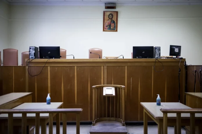 Αντί να ψάχνει ο ανακριτής τον κατηγορούμενο, έψαχνε ο κατηγορούμενος τον ανακριτή!
