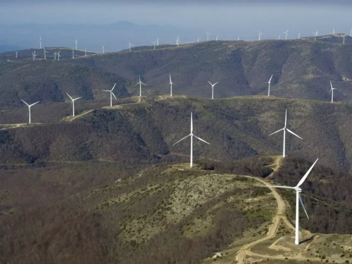 12 ημέρες πριν τη μεγάλη πυρκαγιά στο Δήμο Ρ. Φεραίου, αδειοδότησαν αιολικό πάρκο 80 MW