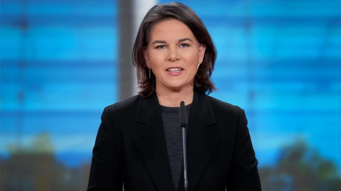 Ουκρανία – Αναλένα Μπέρμποκ: «Μακάρι να μπορούσαμε να διαπραγματευτούμε» με τον Πούτιν