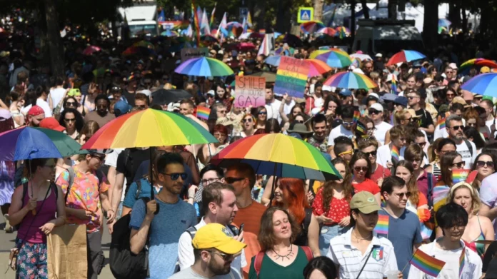 Ουγγαρία: Διαμαρτυρία για τις πολιτικές του Όρμπαν στο Pride Parade στη Βουδαπέστη