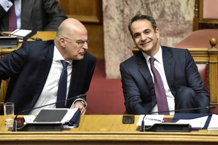 Εξωτερική πολιτική α λα Μαξίμου και απέναντι ο Δένδιας