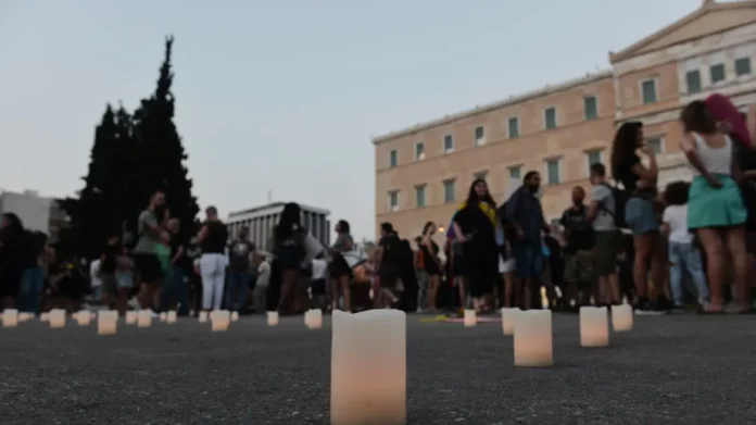 Συγκέντρωση διαμαρτυρίας στο Σύνταγμα για τη δολοφονία της 46χρονης Κουβανής τρανς – (φωτο)