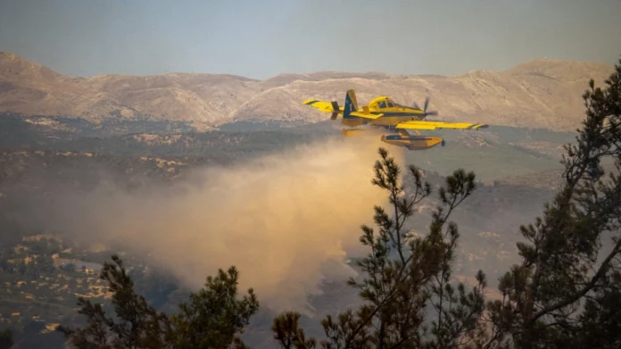 Φωτιά στη Ρόδο: Εντολή εκκένωσης των χωριών Μαλώνας και Μάσσαρη