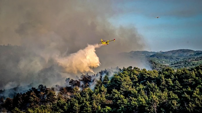 Φωτιές: 13 περιοχές σε «κόκκινο συναγερμό» σήμερα για κίνδυνο πυρκαγιάς – Το «εκρηκτικό μείγμα» που ανησυχεί