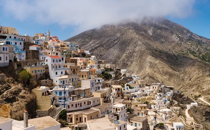 Συναγερμός στην Κάρπαθο – Καπνός σε αποθήκη πυρομαχικών σε στρατόπεδο
