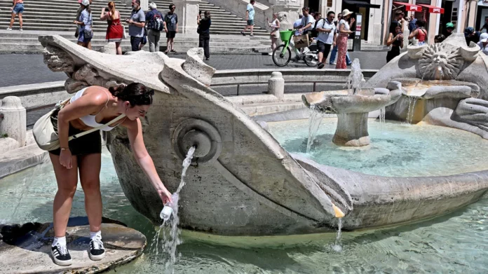 Ευρώπη – Καύσωνας: Η Μεσόγειος φλέγεται και οι τουρίστες φεύγουν – Αλλάζει ο τουριστικός χάρτης