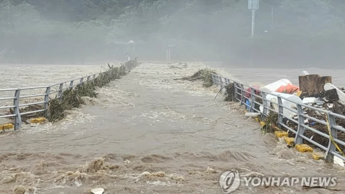 Πλημμύρες στη Νότια Κορέα: Επτά νεκροί, 3 αγνοούμενοι και πάνω από 1.500 απομακρύνθηκαν από τα σπίτια τους