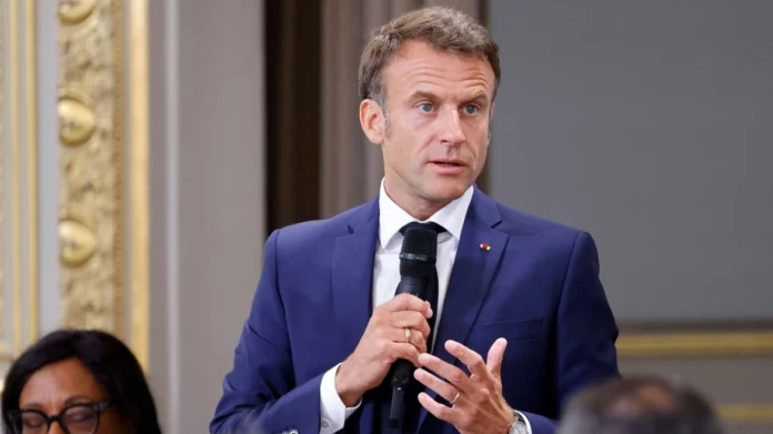 Γαλλία: «Μπούμερανγκ» για τον Μακρόν η απειλή για μπλόκο στα social media – Τον κατηγορούν για αυταρχισμό