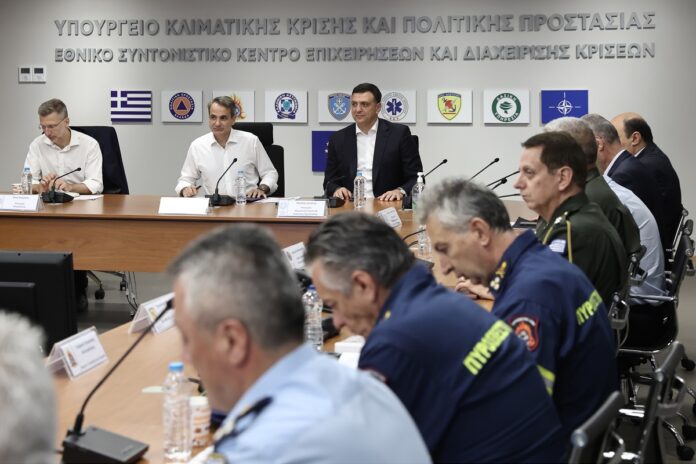 Μητσοτάκης: “Απόλυτη εγρήγορση για τις φωτιές, θα πάρουμε νέα αεροσκάφη και ελικόπτερα” – Σύσκεψη για την αντιπυρική περίοδο