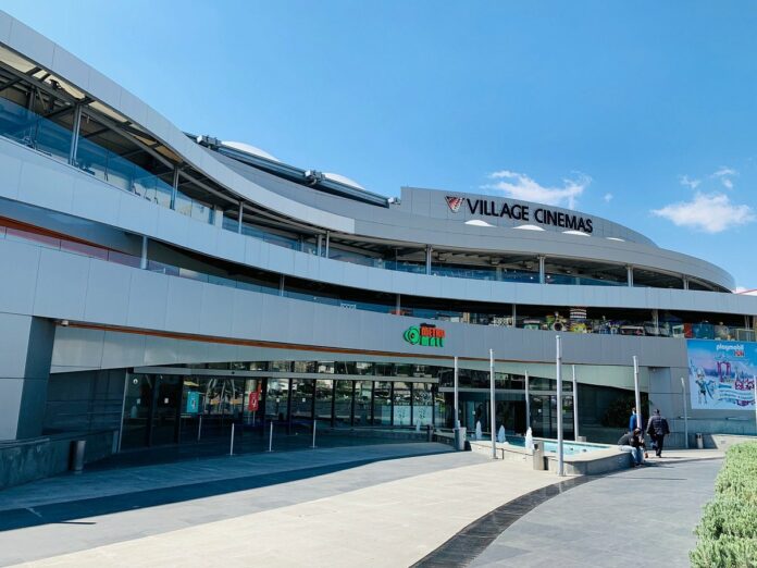 Άγιος Δημήτριος: Πανικός και αιματηρό επεισόδιο με ανήλικους σε εμπορικό κέντρο – Δύο στο νοσοκομείο