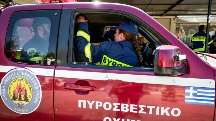 Φωτιά τώρα στην Κερατέα Αττικής