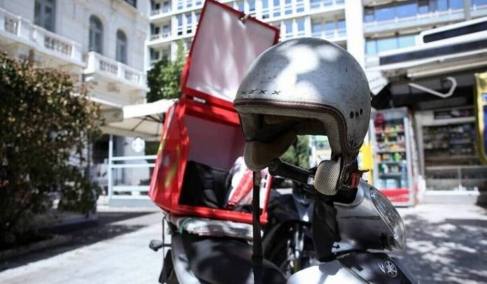 Τσουχτερά πρόστιμα σε efood και Wolt για τις παραγγελίες εν μέσω καύσωνα – Πώς “πιάστηκαν” από την Επιθεώρηση Εργασίας
