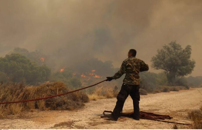 Φωτιά στη Ρόδο: Δύο C-130 με δασοκομάντος μεταβαίνουν στο νησί