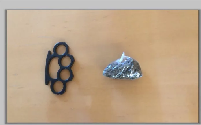 Φλώρινα: 36χρονος είχε πάνω του ναρκωτικά και μία σιδερογροθιά (φωτο)