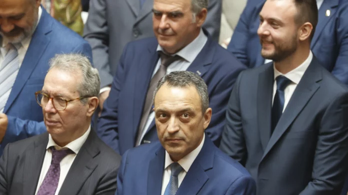 Μόνο ο... Κασιδιάρης ενώνει τους Σπαρτιάτες - Δεν συμφωνούν για συνέδριο