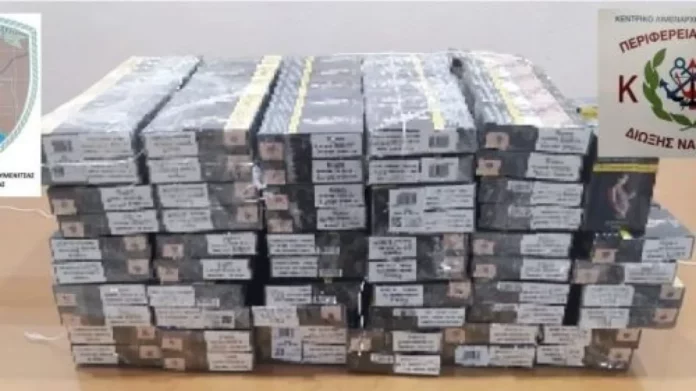 Ηγουμενίτσα: Σε κρύπτες στη νταλίκα έκρυβε λαθραία πακέτα τσιγάρων