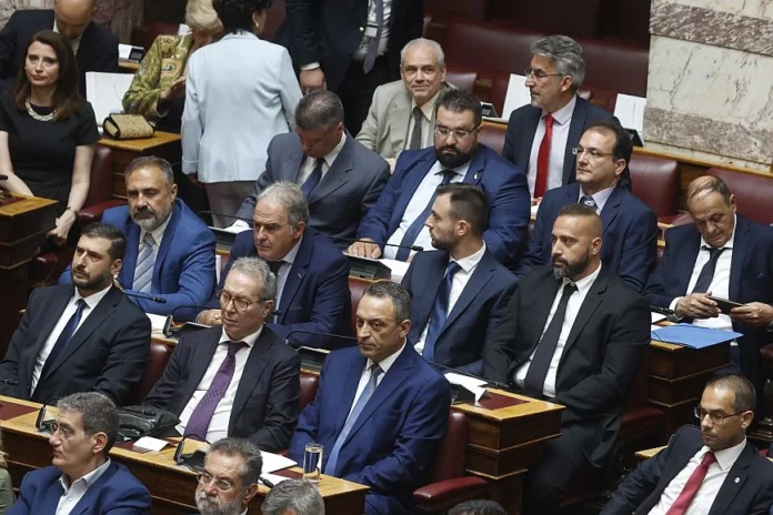 Στα πρόθυρα της διάλυσης οι «Σπαρτιάτες»: Πιέζει για Συνέδριο η πλειοψηφία για να «τελειώσουν» τον Στίγκα