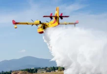 Ενισχύθηκαν οι δυνάμεις στην πυρκαγιά στην Ατσίτσα Σκύρου – Πολύ ισχυροί άνεμοι στην περιοχή