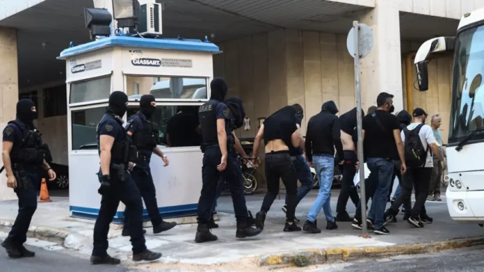 Νέα Φιλαδέλφεια: Προφυλακίστηκαν 12 για τον φόνο του Μιχάλη – 10 Κροάτες, ο Έλληνας και ο Αλβανός που δήλωναν «περαστικοί»